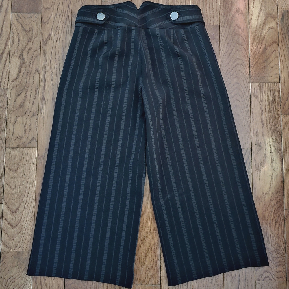 Express Pinstripe Black Wide-Leg Capri Pants w/ Silver Buttons Size 0 - Picture 2 of 6